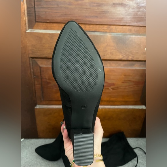 High heel thigh high black boots - Picture 5 of 5